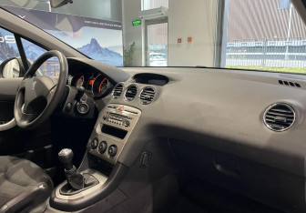 Подержанный автомобиль Peugeot 408 2013 года (9 фото)