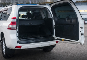 Подержанный автомобиль Toyota Land Cruiser Prado 2015 года (22 фото)