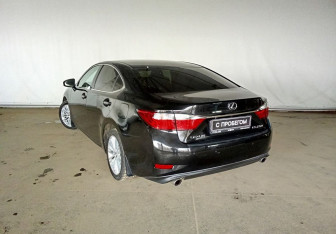 Подержанный автомобиль Lexus ES 2014 года (4 фото)