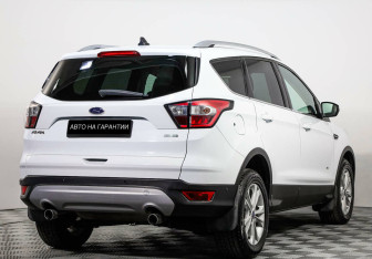 Подержанный автомобиль Ford Kuga 2017 года (3 фото)