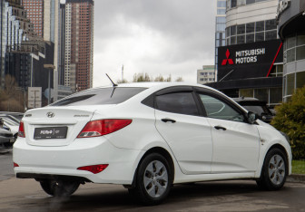 Подержанный автомобиль Hyundai Solaris Sedan 2015 года (4 фото)