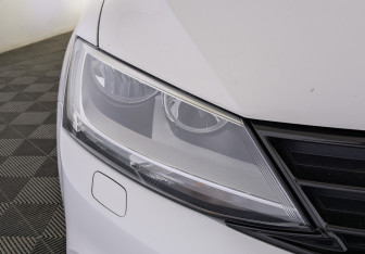 Подержанный автомобиль Volkswagen Jetta Sedan 2015 года (11 фото)