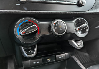 Подержанный автомобиль Kia Rio Hatchback 2021 года (21 фото)