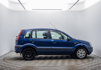 Подержанный автомобиль Ford Fusion 2008 года (4 фото)