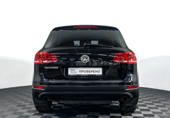 Подержанный автомобиль Volkswagen Touareg 2011 года (6 фото)
