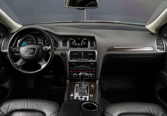 Подержанный автомобиль Audi Q7 2012 года (9 фото)