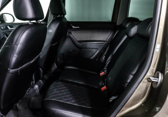 Подержанный автомобиль Skoda Yeti 2012 года (8 фото)