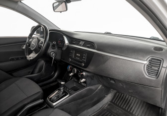 Подержанный автомобиль Kia Rio Hatchback 2021 года (11 фото)