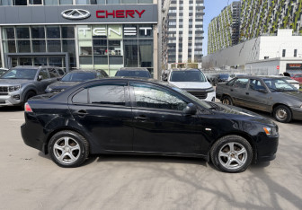 Подержанный автомобиль Mitsubishi Lancer Sedan 2011 года (4 фото)