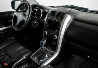 Подержанный автомобиль Suzuki Grand Vitara 2010 года (10 фото)
