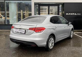 Подержанный автомобиль Citroen C4 Sedan 2013 года (5 фото)