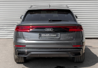 Подержанный автомобиль Audi Q8 2022 года (6 фото)