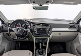 Подержанный автомобиль Volkswagen Tiguan 2017 года (14 фото)