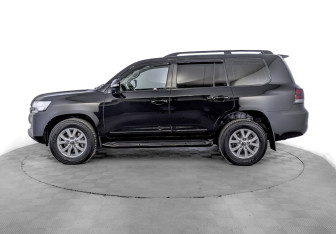 Подержанный автомобиль Toyota Land Cruiser Suv 2019 года (8 фото)