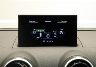 Подержанный автомобиль Audi A3 Hatchback 2015 года (16 фото)