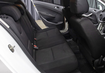 Подержанный автомобиль Peugeot 408 2012 года (6 фото)