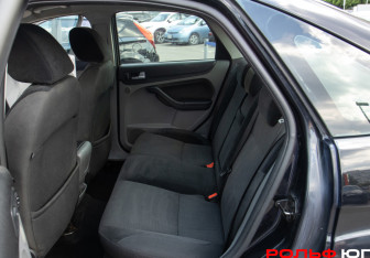Подержанный автомобиль Ford Focus Sedan 2008 года (8 фото)