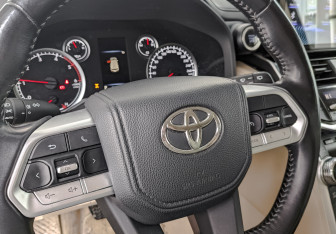 Подержанный автомобиль Toyota Land Cruiser Suv 2022 года (28 фото)