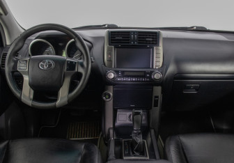 Подержанный автомобиль Toyota Land Cruiser Prado 2013 года (13 фото)