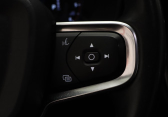 Подержанный автомобиль Volvo XC40 2020 года (12 фото)