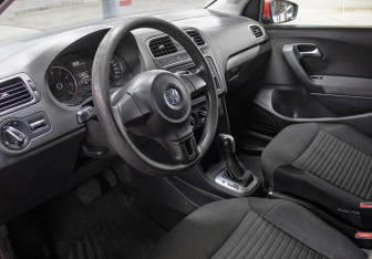Подержанный автомобиль Volkswagen Polo Hatchback 2011 года (16 фото)