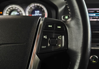 Подержанный автомобиль Volvo XC60 2011 года (15 фото)