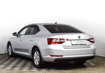Подержанный автомобиль Skoda Superb Liftback 2016 года (8 фото)