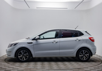 Подержанный автомобиль Kia Rio Hatchback 2013 года (8 фото)