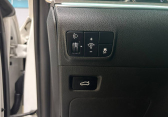 Подержанный автомобиль Kia K5 2020 года (32 фото)