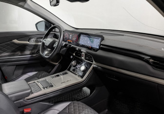 Подержанный автомобиль Exeed TXL 2023 года (13 фото)
