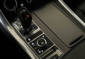 Подержанный автомобиль Land Rover Range Rover Sport 2019 года (15 фото)