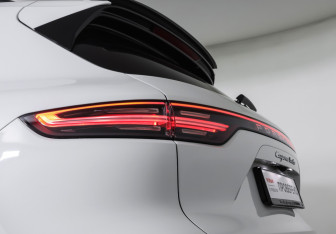 Подержанный автомобиль Porsche Cayenne 2018 года (23 фото)