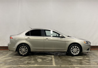Подержанный автомобиль Mitsubishi Lancer Sedan 2012 года (4 фото)