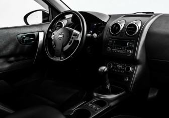 Подержанный автомобиль Nissan Qashqai 2012 года (7 фото)
