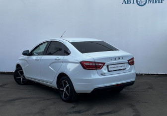 Подержанный автомобиль LADA (ВАЗ) Vesta Sedan 2017 года (7 фото)
