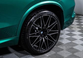 Подержанный автомобиль BMW X5 M 2025 года (15 фото)