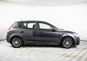 Подержанный автомобиль Kia Ceed Hatchback 2010 года (4 фото)