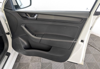 Подержанный автомобиль Skoda Rapid Liftback 2018 года (24 фото)