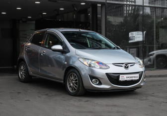Подержанный автомобиль Mazda Demio 2011 года (3 фото)