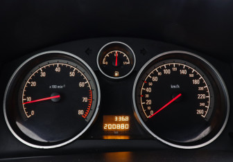 Подержанный автомобиль Opel Astra Hatchback 2007 года (11 фото)