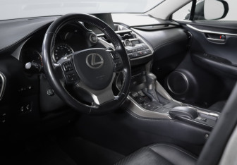 Подержанный автомобиль Lexus NX 2015 года (14 фото)