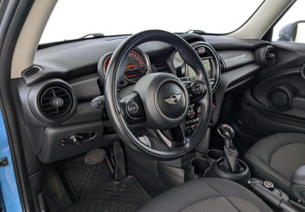 Подержанный автомобиль MINI Hatch 2017 года (18 фото)