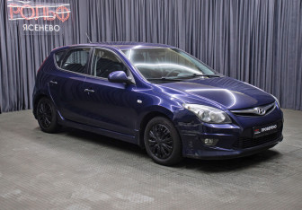 Подержанный автомобиль Hyundai i30 Hatchback 2010 года (3 фото)