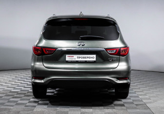 Подержанный автомобиль Infiniti QX60 2017 года (6 фото)