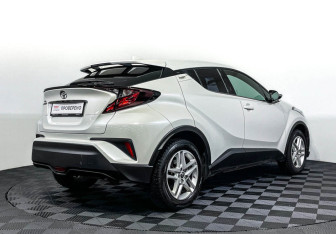 Подержанный автомобиль Toyota C-HR 2020 года (5 фото)
