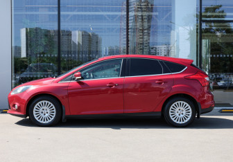 Подержанный автомобиль Ford Focus Hatchback 2012 года (8 фото)