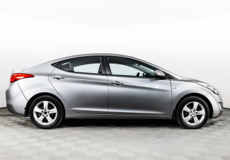 Подержанный автомобиль Hyundai Elantra Sedan 2012 года (4 фото)