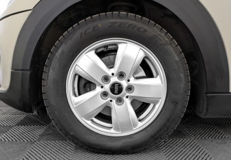 Подержанный автомобиль MINI Hatch 2016 года (18 фото)