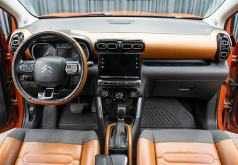 Подержанный автомобиль Citroen C3 Aircross 2018 года (14 фото)