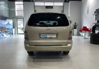 Подержанный автомобиль Hyundai Trajet 2007 года (5 фото)